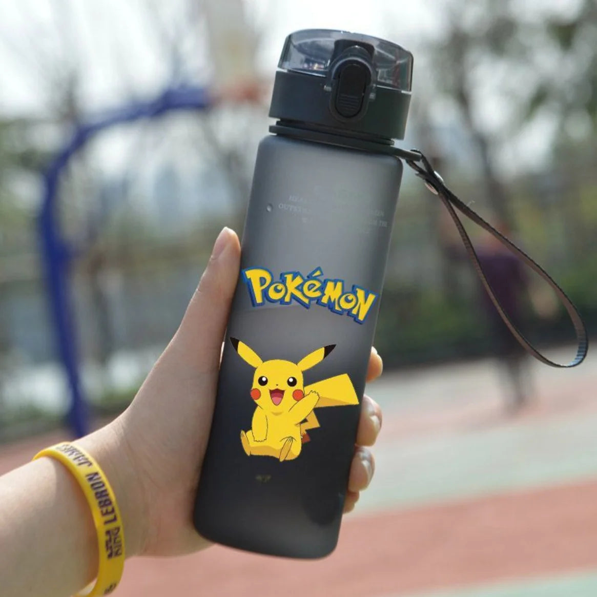 560ML Pokemon Anime Wasser Flasche Pikachu kawaii kinder Tragbare Kunststoff Wasser Glas Pokemon Erwachsene Hohe Kapazität Sport Wasser Tasse